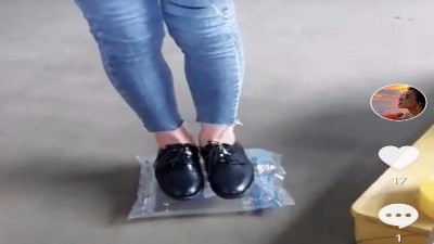 弄丟芒果被投訴，快遞員又哭又跪！